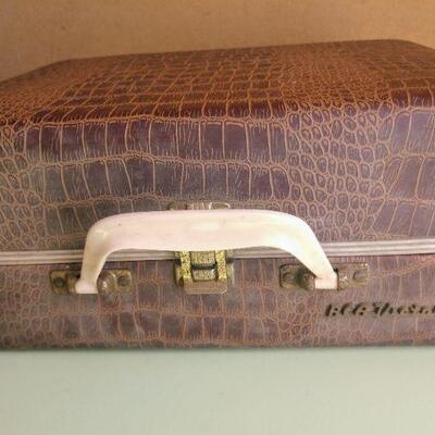 Lot 16 Vintage RCA Victor Victrola Suitcase Record Player model 1-EMP-2kk
