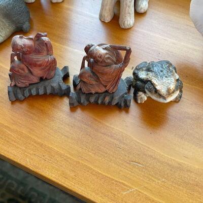 Two oriental wood carvings and a Toad 