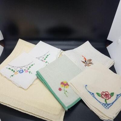 Lot of Vintage Napkins/Handkerchiefs