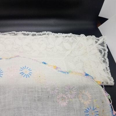 Lot of vintage table runners/doily and Scarf