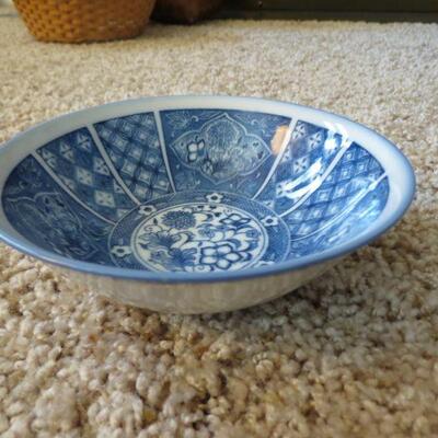 Seven Pieces Vintage Asian Chinese Japanese Plates Bowls Imari Multicolor - Item # 57