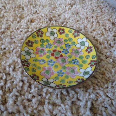 Seven Pieces Vintage Asian Chinese Japanese Plates Bowls Imari Multicolor - Item # 57