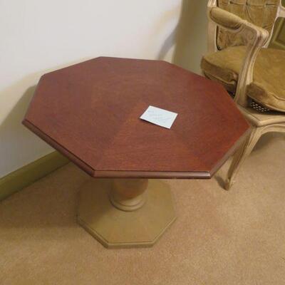 Vintage Octagon Table 22 x 22 x 18 - Item # 88