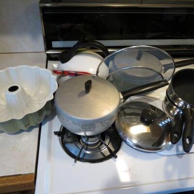 Lot of Pots Pans Lids Bundt Cake Pan Teapot Tea Kettle - Item # 145