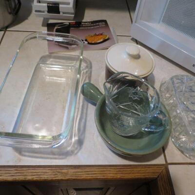 Lot of 7 Pieces of Glassware Butter Dish Baking Bread Dish Creamer Sugar with Lid Green USA Pottery Skillet - Item # 146