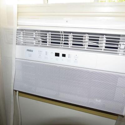 AC Air Conditioner Window Unit - only used 3 times almost new - Item # 190
