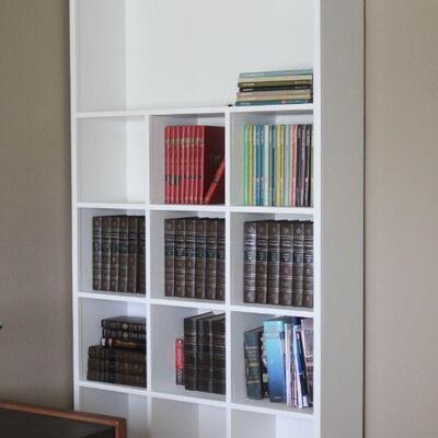 Lot 4 XL White Cubby Book Shelf