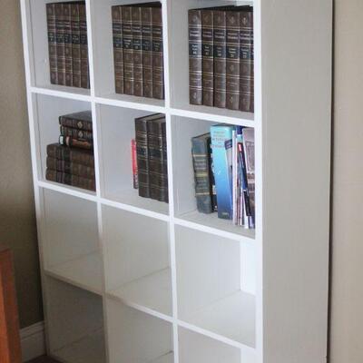 Lot 4 XL White Cubby Book Shelf