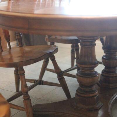 Lot 35 Maple Dining Table w/ 5 Chairs & 2 Leafs