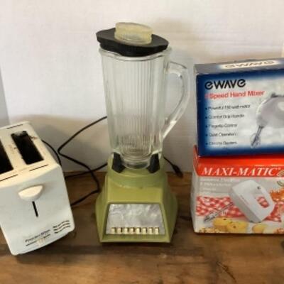 292 Vintage Waring Blender Ewave Hand Mixer Maxi-magic And Mixer Proctor Silex Toaster