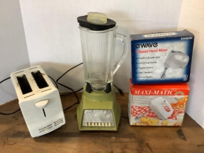 292 Vintage Waring Blender Ewave Hand Mixer Maximagic And Mixer
