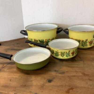 293 Vintage Enamelware Pots