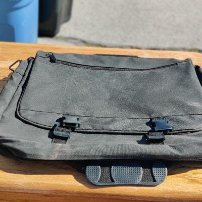 Laptop carry case