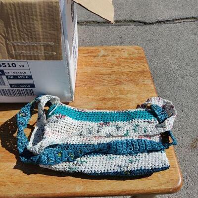 Knitted purse