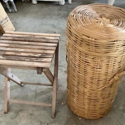 308 Small Folding Table and Wicker Basket