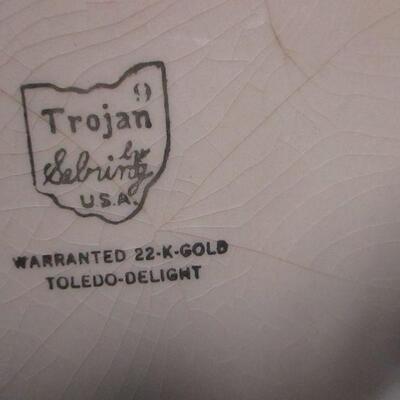 Lot 9 - Vintage Toledo Delight Serving Bowl With Lid Trojan by Sebring USA 22-K-Gold