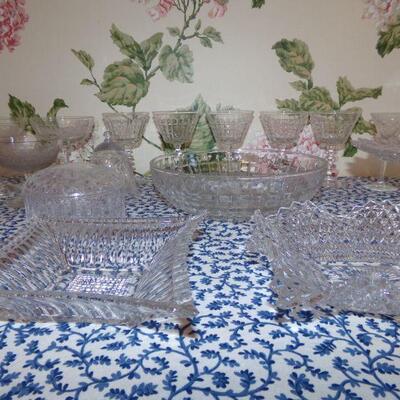 LOT 142  ASSORTED CRYSTAL AND GLASSWARE