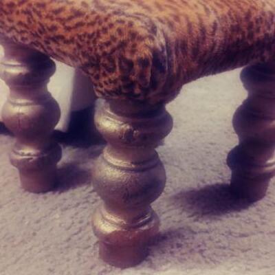 Lamps & Various Home Decor/ Bath Towels & Supplies Basket