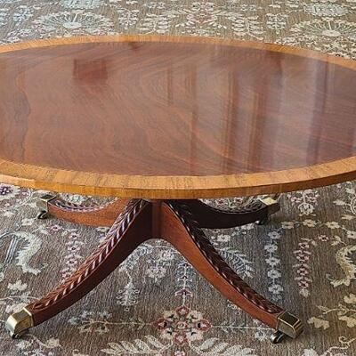 Lot 167: Kindel Oxford Mahogany Oval Inlaid Banded Coffee Table