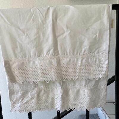 Pair of White Eyelet Lace Edge Pillow Cases YD#022-0089