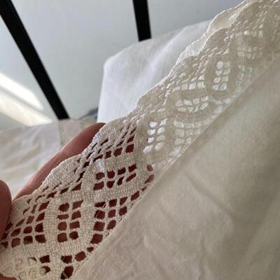 Mixed Lot of White Lace Edged Flat Sheets YD#022-0092