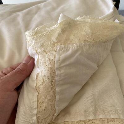 Mixed Lot of White Lace Edged Flat Sheets YD#022-0092