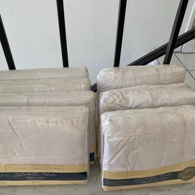 New in Package White King Size Flat & Fitted Sheets YD#022-0093