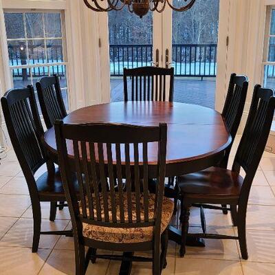 Lot 9: Canadel Extending Double Pedestal Dining Table with 6 chairs