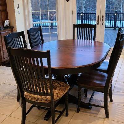 Lot 9: Canadel Extending Double Pedestal Dining Table with 6 chairs