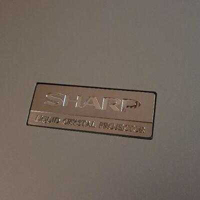 Lot 29: SHARP LCD Projector TESTED A+