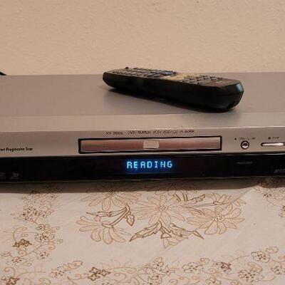 Lot 33: JVC XV-S502 DVD/CD Player w/ Remote 