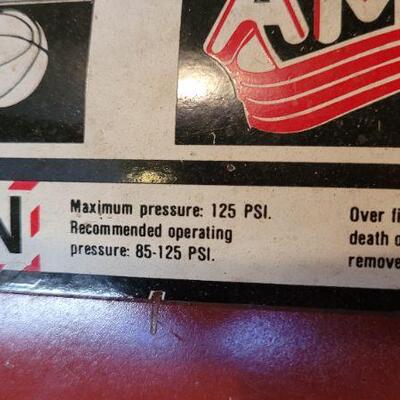 Lot 37: Vintage 125psi MIDWEST PRODUCTS Mobile Air Tank