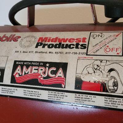 Lot 37: Vintage 125psi MIDWEST PRODUCTS Mobile Air Tank