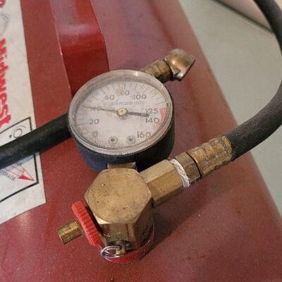 Lot 37: Vintage 125psi MIDWEST PRODUCTS Mobile Air Tank