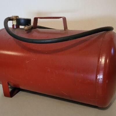 Lot 37: Vintage 125psi MIDWEST PRODUCTS Mobile Air Tank