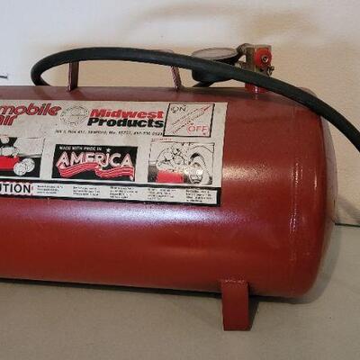 Lot 37: Vintage 125psi MIDWEST PRODUCTS Mobile Air Tank