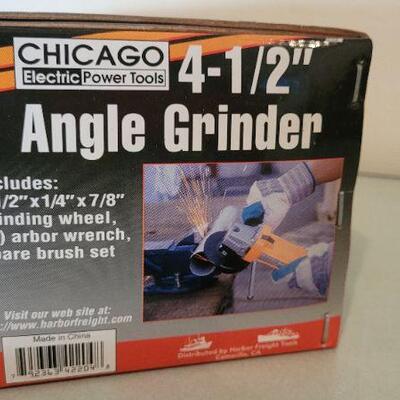 Lot 40: NEW CHICAGO POWER TOOLS 4.5" Single Phase Angle Grinder Tool 4.95 Amps