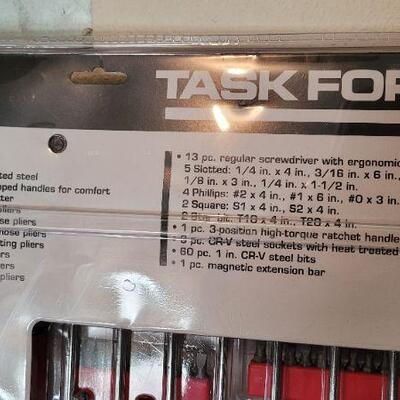 Lot 52: New TASK FORCE Screwdriver and Pliers Set w/ Bag