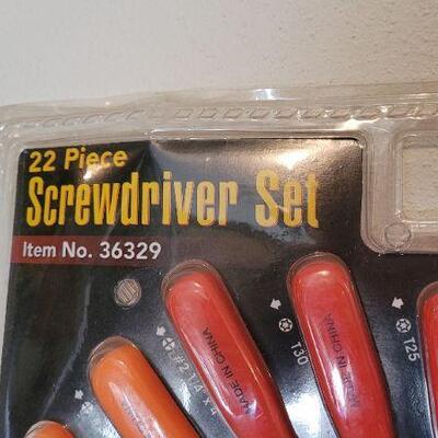 Lot 53: New 22 Piece Screwdriver Ser 