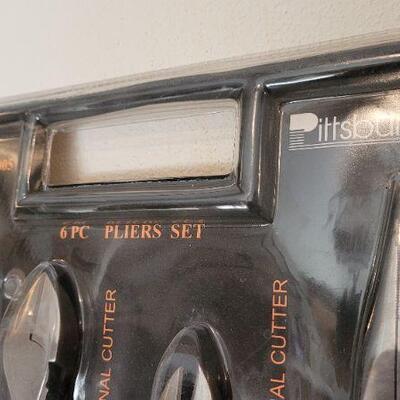 Lot 60: New PITTSBURGH 6 Piece Pliers Set