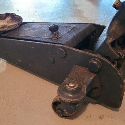 Lot 65: Vintage SEARS 2 Ton Automotive Floor Jack w/ Original Long Handle