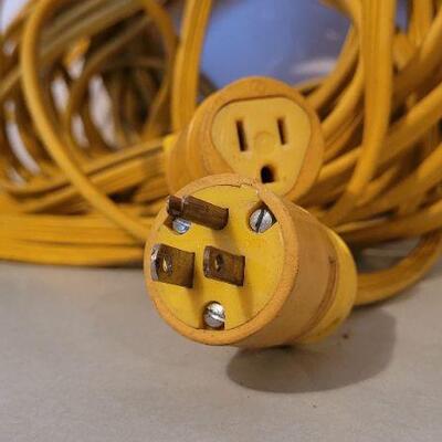 Lot 70: Nice Heavy Gauge Extension Cord YELLOW