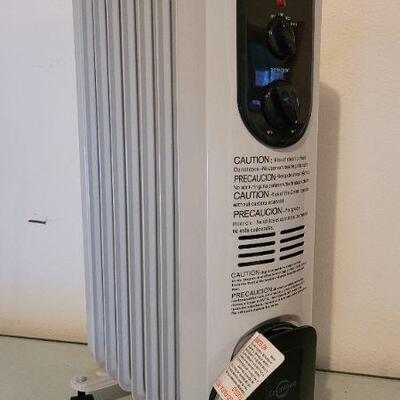 Lot 71: PELONIS Radiator Style Space Heater TESTED A+