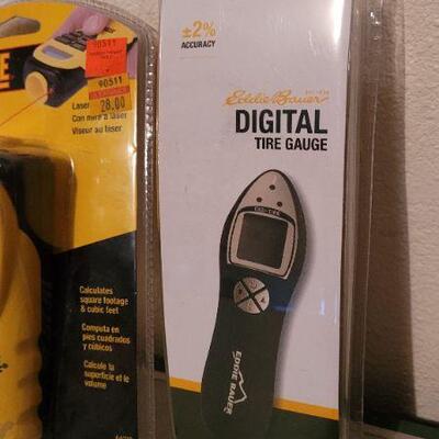 Lot 86: (2) New Tools - DIGITAL TIRE GAUGE & STRAIT LINE