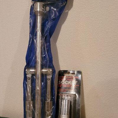 Lot 89: (2) New Tools - 4 Way Lug Wrench and Universal Socket
