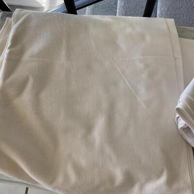 White Table Linen Dinner Napkins and Table Cloth YD#022-0111