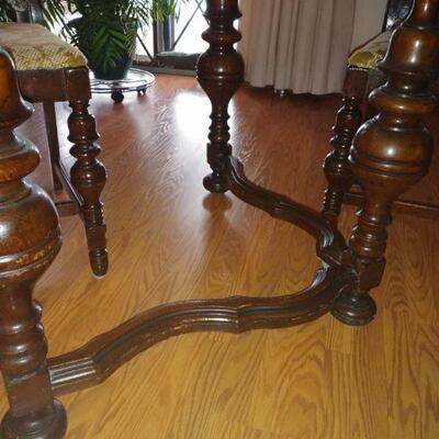 pick up Walpole-William and Mary Style Dining Set-pick up Walpole
