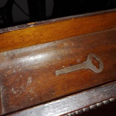 pick up Walpole-Singer Treadle Sewing Machine -pick up Walpole