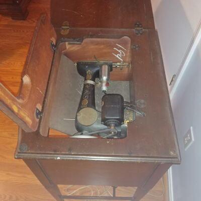 pick up Walpole-Singer electrified sewing machine-pick up Walpole