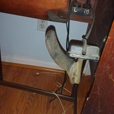pick up Walpole-Singer electrified sewing machine-pick up Walpole